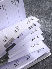 Madebyblanc 1本 2026 A7尺寸迷你便携口袋计划本，64张（128页），超薄硬封面，周历、月历、每日日程本，简约设计，多种颜色可选，是学生、专业人士、办公室、学校、家庭使用的理想礼物，适合新年、圣诞节、生日、返校季、冬季等各种场合，是提高效率、时间管理、计划安排的必备工具。 - 均碼 - 查看 5