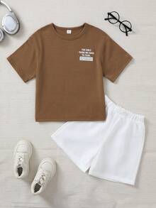 Genkimix Kids Bộ áo thun ngắn tay và quần short dáng rộng thoải mái cho bé trai, áo màu nâu, quần màu trắng phối tương phản, in khẩu hiệu tiếng Anh "ALWAYS BE YOURSELF" (Luôn là chính mình), phong cách đường phố Mỹ thời trang, thích hợp mặc hàng ngày vào mùa hè, đi học, đi chơi với bạn bè. - màu nâu - Xem 3