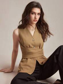 BizChic 2026春夏新款V领单排扣不对称褶皱收腰马甲，带隐形拉链内衬，浪漫休闲时尚优雅，适合派对和办公场合穿着。