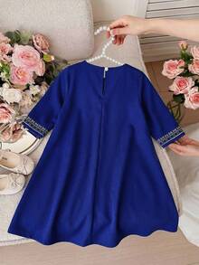 SHEIN Đầm dài tay dài họa tiết retro dễ thương, đa năng, dáng rộng, đơn giản cho bé gái, thoải mái, thời trang hàng ngày, phù hợp cho tiệc sinh nhật, tiệc tối, biểu diễn, đám cưới, lễ rửa tội, lễ khai trương trong nhà và ngoài trời, sinh hoạt hàng ngày, thể thao, vui chơi, tiệc tùng, chụp ảnh, kỳ nghỉ, lễ hội. Thích hợp cho mùa xuân, mùa thu và mùa đông. - Nhiều màu - Xem 2