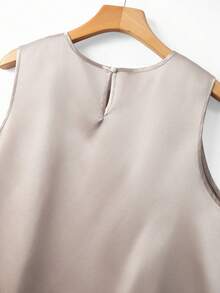 SHEIN Tall CURVE 大码女式纯色圆领无袖衬衫和短裤休闲两件套 - 杏色 - 查看 5