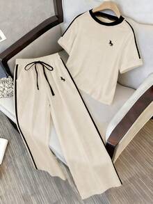 GlowEve 2件套女士时尚圆领刺绣印花撞色滚边T恤，休闲弹力腰斜插口袋刺绣阔腿裤套装 - 彩色 - 查看 7