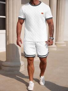 Manfinity Homme 男士夏季休闲撞色滚边T恤短裤套装，男士复古风，日常休闲、周末旅行、户外活动、探险旅行、轻松的工作环境或半正式场合，男友/丈夫礼物，周年纪念/生日礼物，派对、夏季假期、婚礼、春夏交替、狂欢节，运动型男士白色纹理短袖T恤搭配撞色条纹抽绳短裤，男士白色短裤套装，男士两件套休闲短裤套装，男士两件套白色服装，男士夏季两件套，男士夏季运动服 - 白色 - 查看 4
