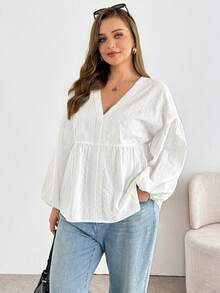 SHEIN Essnce 大码女装春夏时尚休闲宽松舒适日常百搭显瘦白色长袖娃娃衫，春季白色上衣，蕾丝边白色娃娃衫灯笼袖V领衬衫 - 白色 - 查看 6