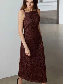 Aveloria Modichic Robe longue minimaliste élégante à fines bretelles et épaules dénudées, coupe slim, en tissu suédé imprimé léopard, style mode français - Multicolore - Voir 1