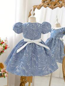 SHEIN Glamorique Kids 女童碎花腰部泡泡袖薄纱优雅派对连衣裙，适合所有季节 - 藍色 - 查看 2