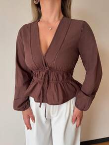 Jeta Ari 女士休闲通勤简约纯色 V 领灯笼袖前结短款上衣，春秋装 - 咖啡棕 - 查看 3