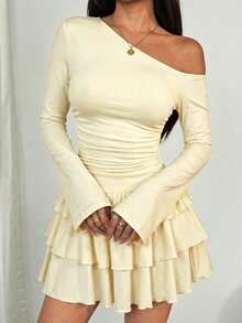 SHEIN PETITE 女士露肩领长袖多层蛋糕裙摆紧身连衣裙，适合秋冬季节百搭款式 - 杏色 - 查看 4