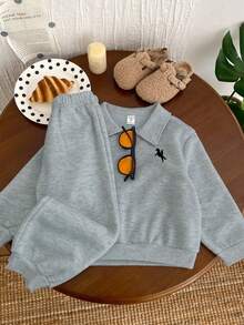 Bộ đồ thể thao 2 món cho bé trai, kiểu dáng thường ngày, thoải mái, màu trơn, gồm áo hoodie dài tay cổ polo và quần nỉ, chất liệu dày dặn giữ nhiệt, thích hợp đi học. - Xám - Xem 5