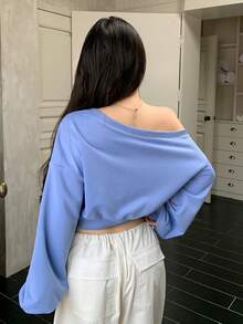 DAZY Casual Butterfly Print Cropped Sweatshirt With Oblique Shoulder