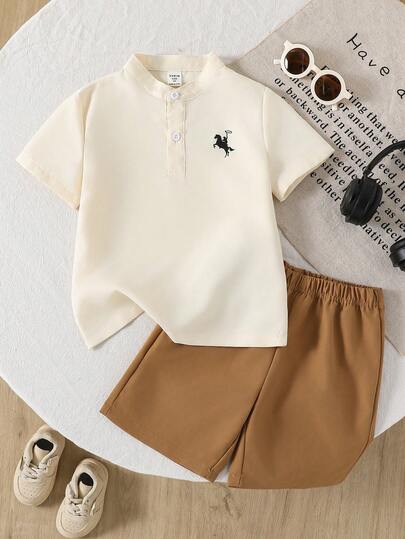 男童刺绣短袖T恤和纯色短裤套装