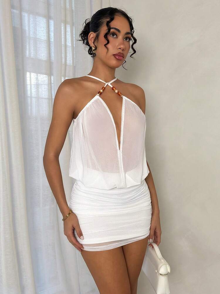 SHEIN Glamour Robe minimaliste sexy avec décolleté en V et design de col ras-du-cou avec décoration de perles au cou, bas plissé taille haute pour mettre en valeur la taille et les jambes, couleur blanc pur polyvalente pour les vacances, les fêtes, le décontracté, illumine le teint - Blanc - Voir 7
