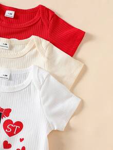 SHEIN Neugeborenes Baby Mädchen Sommer Cartoon Muster Buchstaben Muster Kurzarm Romper Weiß Apricot Braun Drei-Teile-Set Zuhause Geschenk Einfache Valentinstag Baby Kleidung Tts Bestie Baby Kleidung Baby Jungen Valentinstag Outfit Unisex Baby Kleidung Baby Mädchen Body - Rot - Übersicht 7