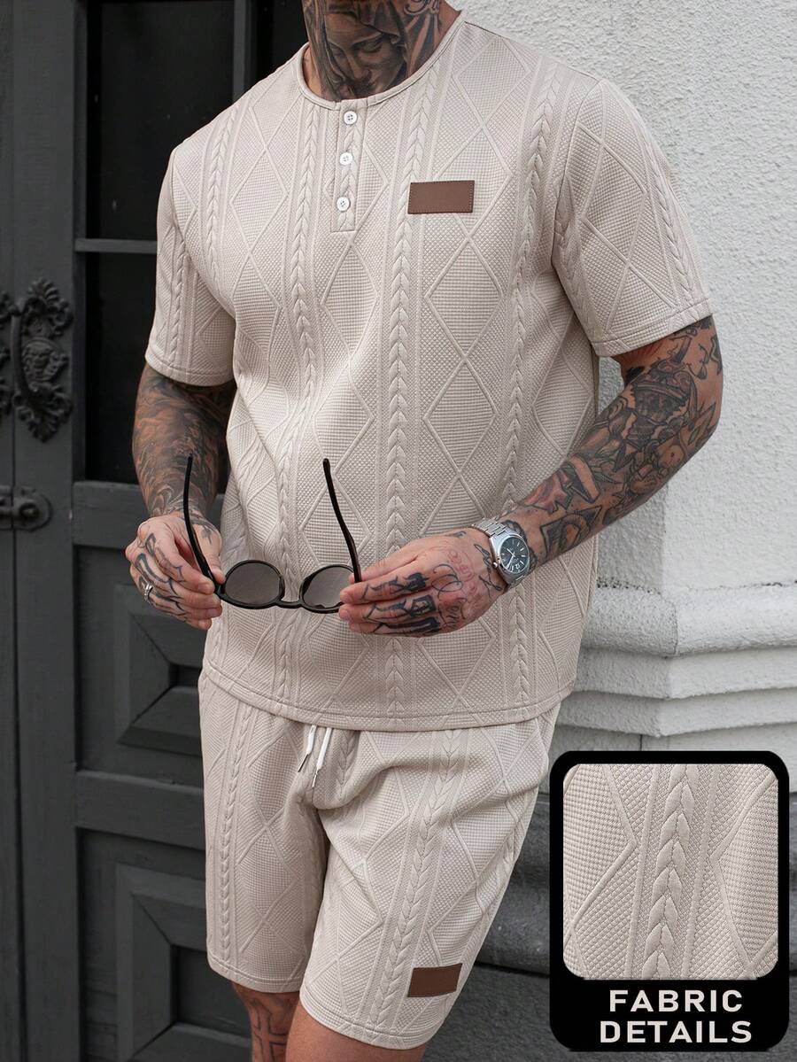 Manfinity CasualCool 男士休闲仿针织纹理叠层半拉链T恤和短裤套装 - 卡其色 - 查看 1