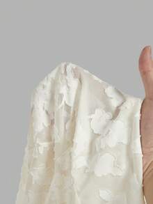 SHEIN MOD 女士杏色提花薄纱长袖上衣，外出上衣，乡村风，海滩度假装，下午茶派对，可爱上衣，情人节，春夏，休闲，派对上衣，蕾丝上衣，女士情人节礼物，时尚，生日装，白色蕾丝长袖上衣，女士蕾丝上衣，优雅白色荷叶边V领上衣 - 杏色 - 查看 8