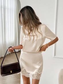 Easowa 真丝缎面蕾丝拼接圆领T恤和A字裙两件套，休闲宽松优雅女士办公服饰，春夏款 - 杏色 - 查看 1