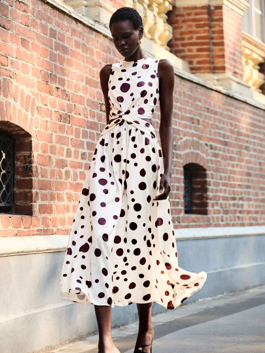 Lumivelle 女士无袖圆领露腰扭结长裙 - 杏色 - 查看 1