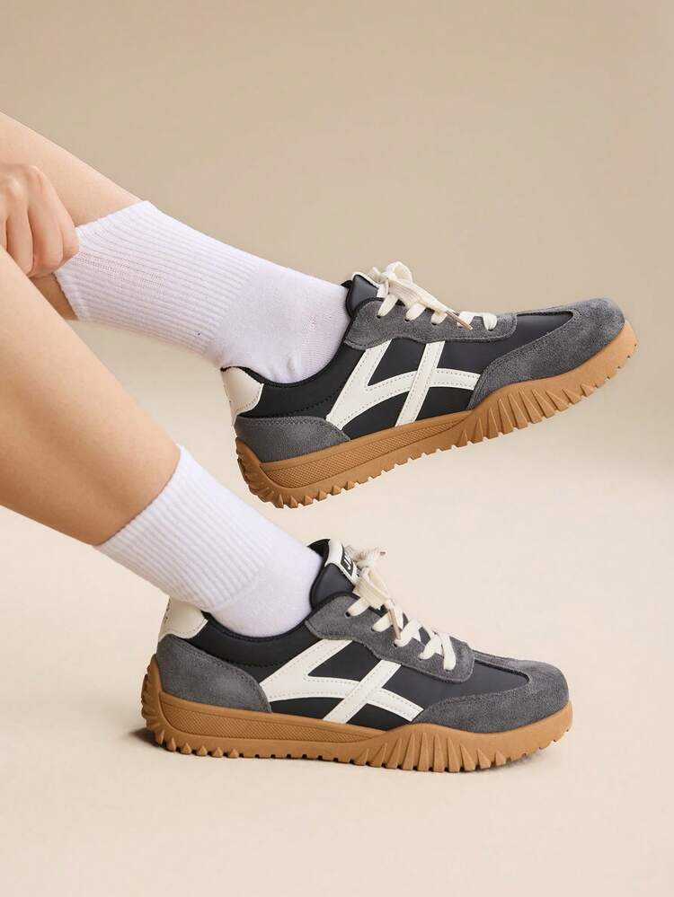 CUCCOO EASI Tênis Casuais de Academia em Cores Contrastantes para Mulheres, Tênis Casuais Planos com Cadarço em Retalhos Marrons, Tênis Esportivos de Corrida Retrô e Moda para Uso Externo
