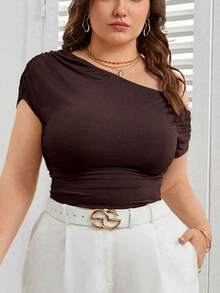 SHEIN Privé Plus Size Women's Solid Color Ruched Asymmetric Shoulder Fitted Fashion T-Shirt, Summer Tops One Shoulder Top Dark Brown Top - Brown - View 6