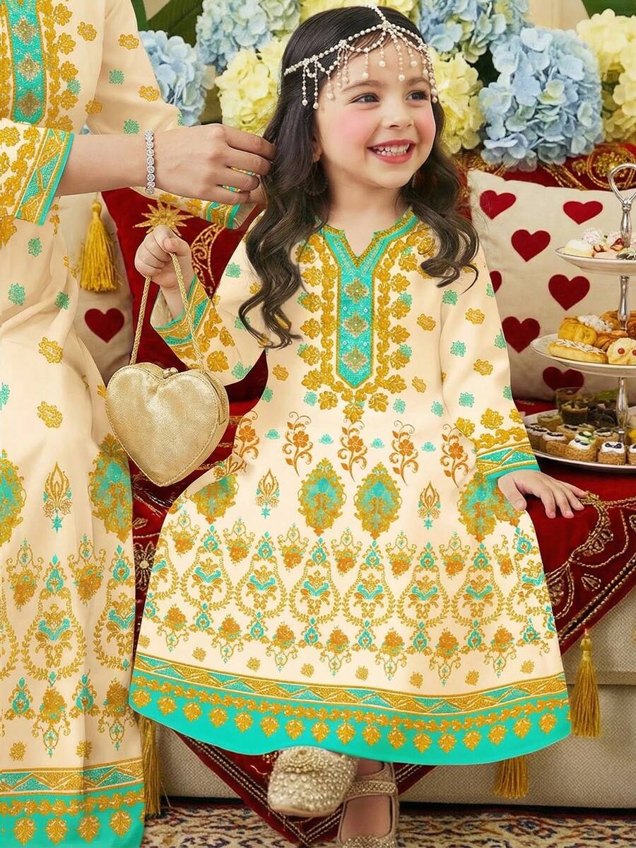 SHEIN 可爱几何碎花女婴休闲简约连衣裙，祈祷长袍，舒适易穿，休闲装，度假风，端庄长袍，阿拉伯长袍，伊斯兰礼物，可爱穆斯林女孩阿拉伯长袍，舒适易穿，度假风，春夏装，舒适易穿，春日气息，适合婴幼儿和女童的春夏连衣裙，时尚女婴，休闲装，春夏服装，新款，春夏时尚，夏季连衣裙 - 彩色 - 查看 1