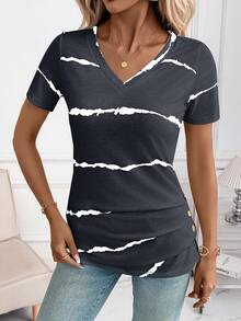 SHEIN Clasi Sommer elegantes Damen gestreiftes bedrucktes plissiertes Hemd mit Holzknopf-Dekoration an der Taille, geeignet für verschiedene Anlässe, Lässig, Zuhause, Pendeln usw. - Grau - Übersicht 3