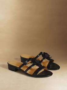 Rosivie Women's New Round Toe Low Block Heel Black 3D Floral Strap Sandals, Suitable With Dresses, French Style Open Toe Flat Shoes, Comfortable Daily Versatile Sandals - Black - View 3