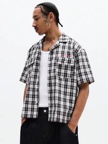 SUMWON 宽松版型格纹短袖衬衫，翻领设计，带前口袋，休闲棉混纺面料，适合春夏穿着。 - 黑與白 - 查看 1