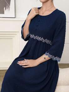 Yasmyna 刺绣镂空面料女士阿拉伯风格连衣裙 女士刺绣连衣裙 女士连衣裙 端庄藏蓝色女士连衣裙 端庄连衣裙 女士连衣裙 蓝色连衣裙 - 藏蓝色 - 查看 1