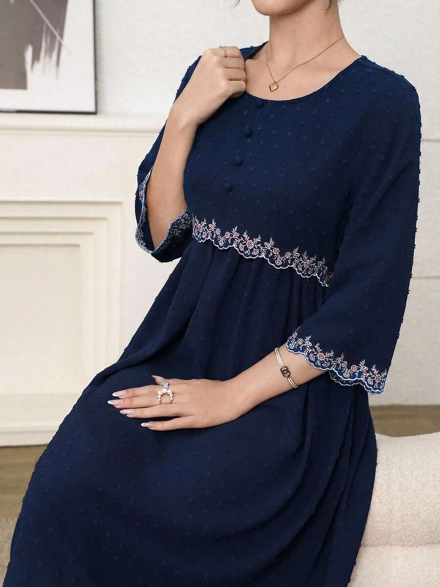 Yasmyna 刺绣镂空面料女士阿拉伯风格连衣裙 女士刺绣连衣裙 女士连衣裙 端庄藏蓝色女士连衣裙 端庄连衣裙 女士连衣裙 蓝色连衣裙 - 藏蓝色 - 查看 1