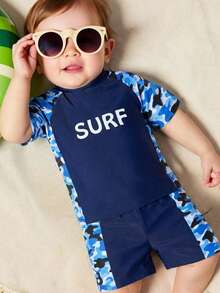 SHEIN Bộ đồ bơi 2 món/bộ áo thun cổ tròn tay ngắn in chữ họa tiết rằn ri và quần short thoải mái cho bé trai - Nhiều màu - Xem 11