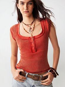 Bohemela Áo thun nữ cổ vuông, màu trơn, dáng ôm, chất liệu vải mài, kiểu dáng thường ngày. - Đỏ - Xem 2