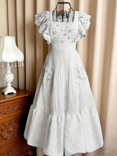 Sweetra 春夏秋三季优雅度假风法式复古纹理荷叶边拼接碎花茶歇裙，柔软褶皱领口，泡泡袖，收腰设计，A字裙摆，双口袋，蕾丝边饰。