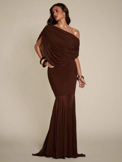 SHEIN BAE שמלת גוף צמודה בצבע אחיד עם קפלים ואסימטריים לנשים