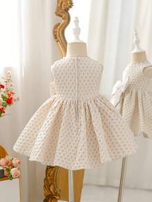 SHEIN Glamorique Kids 女童钻石提花蝴蝶结连衣裙，女婴正式礼服，无袖女婴婚礼舞会生日一周岁生日礼服，毕业舞会礼服，夏季度假公主裙，柔软面料春季连衣裙 - 卡其色 - 查看 2