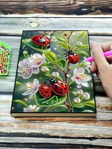 1 Set Copertina per quaderno con dipinto a diamanti a tema coccinella a 7 stelle e floreale, [Disponibile in più modelli], Quaderno con dipinto a diamanti 5D a forma asimmetrica, Taccuino ricamato, Ideale per gli amanti dell'artigianato, Copertina in morbida pelle, Taccuino per schizzi e disegni, Adatto come regalo per compleanni e festività - Multicolore - Visualizzare 9