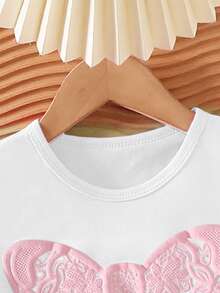 SHEIN Playful Pals 少女休闲甜美圆领短袖修身蝴蝶结印花百搭T恤 - 白色 - 查看 4