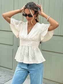 Serisse 女士优雅镂空荷叶边纯色短袖剪裁花朵雪纺休闲衬衫，度假风，提花纹理娃娃衫，浪漫提花花朵夏季上衣，荷叶边上衣，日常穿着，法式假日休闲风，夏季上衣，夏季，情人节，狂欢节，派对，婚礼，生日，优雅，度假，休闲，夏季上衣，女士狂欢节服装 - 杏色 - 查看 4