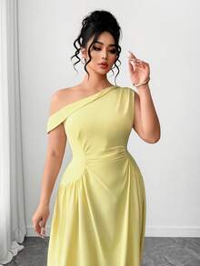 SHEIN PETITE CURVE Plus Size Women Butter Yellow Summer Elegant Graduation Dress,Oblique One Shoulder Sleeveless Ruched Waist Flared Hem Wedding Guest Formal Dress - Light Yellow - View 6