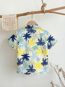 SHEIN قميص كاجوال مريح وعملي بنمط أشجار جوز الهند قصير الأكمام مناسب للاستخدام اليومي، المدرسة، والخروجات، للربيع/الصيف، مناسب للأولاد الصغار - متعدد الألوان - مشاهدة 5
