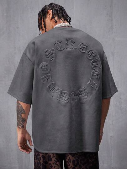 AXEPEAK 男士休闲宽松哥特式字母落肩圆领短袖 T 恤，带空气层绒面革压花设计，夏季，街头潮流版