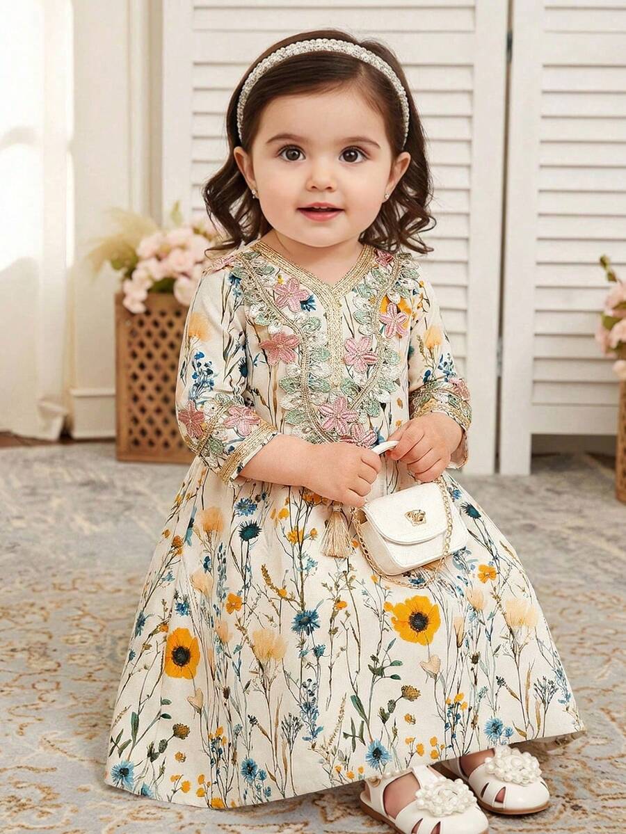 SHEIN Baby Girl Floral Pattern Ribbon Trim V-Neck Cute Dress - Chocolate Brown - View 1