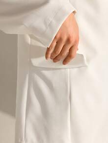 CLARA VERO 白色翻领西装外套和阔腿短裤套装：直筒版型，剪裁精致，适合正式会议或毕业典礼等场合，采用无弹力绉纹涤纶面料，线条流畅，细节经典。 - 白色 - 查看 7