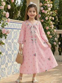 SHEIN Girls' Pink Dress, All-Over Print, Long Sleeve Loose Fit Vintage Elegant Dress, Comfortable Fabric, Suitable For Daily Wear & Outings Classic Pink Floral Embroidered Elegant Vintage Casual Modest Abaya Dress, Suitable For Young Girls In Spring/Summer, Graceful Long Sleeve Maxi Dress, Prayer Abaya, Easy Comfort, Casual Wear, Vacay Vibes, Modest Kaftan, Kids Jalabiya - Pink - View 5