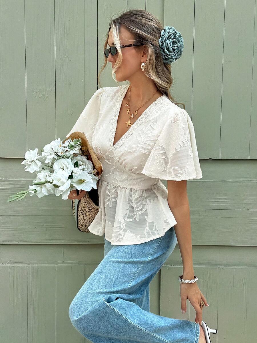 Serisse 女士优雅镂空荷叶边纯色短袖剪裁花朵雪纺休闲衬衫，度假风，提花纹理娃娃衫，浪漫提花花朵夏季上衣，荷叶边上衣，日常穿着，法式假日休闲风，夏季上衣，夏季，情人节，狂欢节，派对，婚礼，生日，优雅，度假，休闲，夏季上衣，女士狂欢节服装 - 杏色 - 查看 1