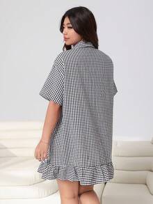 Solflare 春夏新款休闲宽松格纹荷叶边短袖衬衫裙，适合外出、日常穿着、派对、约会、生日、节日、返校、度假、新年等多种场合，可单穿或叠穿，大码尺码 - 黑與白 - 查看 2
