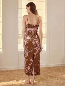 MOTF PREMIUM 撞色蕾丝花卉印花丝绒吊带睡裙 - 棕色 - 查看 3