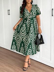 SHEIN Frenchy 大码女式条纹扭结设计荷叶袖优雅中长连衣裙 - 墨綠色 - 查看 1