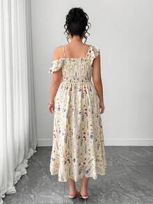 SHEIN PETITE CURVE 大码女式V领荷叶边下摆不规则开衩印花连衣裙，优雅女士 - 杏色 - 查看 2