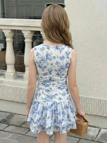 SHEIN Tween Girls' Casual Blue And White Printed Flower Crew Neck Sleeveless Side Ruched Textured Knit Mini Dress - Blue and White - View 2