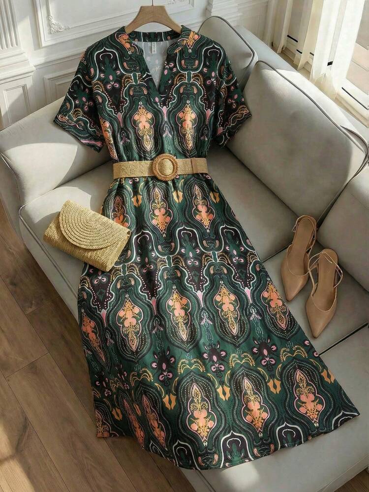 This Women's Vacation Dress Features A Rich, Dark Green Color Paired With Pink And Gold Geometric Patterns, Perfectly Matching The Sophisticated Atmosphere Of The New Year While Exuding A Retro-Chic Vibe. The Symmetrical Geometric Pattern Is Intricate And Delicate, Revealing A High-End Feel. The Design Features Loose Short Sleeves And A Mid-Length A-Line Skirt, Offering Comfort, Casualness, And A Relaxed Yet Stylish Look. Suitable For Spring And Autumn, It Can Be Accessorized With Jewelry To Brighten Up The Look During The New Year Or Layered With A Jacket For Added Depth. It's Suitable For Youthful Gatherings And Everyday Casual Wear, Showcasing Fashionable Taste With Its Retro Pattern While Maintaining Comfort And Style With Its Loose Fit. It's A Versatile Piece In Your New Year's Wardrobe That Combines Individuality And Practicality.